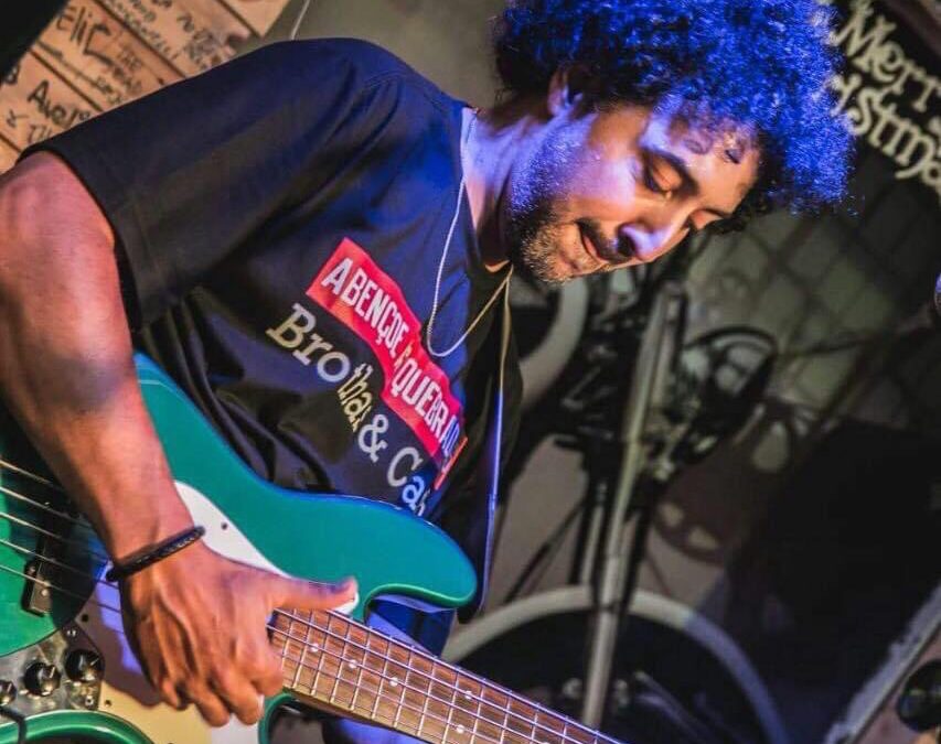 Baixo: Pedro Henry